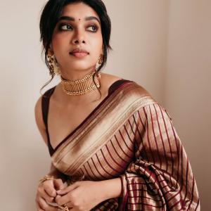 Actress Dushara Vijayan Looks Elegant in Silk Saree | Traditional South Indian Fashion