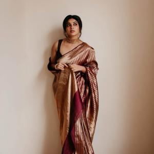 Actress Dushara Vijayan Looks Elegant in Silk Saree | Traditional South Indian Fashion