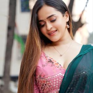 Actress Prajakta Dusane Stuns in Green Saree and Pink Embroidered Blouse | Ethnic Fashion Goals