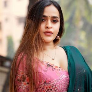 Actress Prajakta Dusane Stuns in Green Saree and Pink Embroidered Blouse | Ethnic Fashion Goals