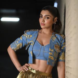 Actress Akanksha Puri Shines in Gold Pleated Skirt – Stunning Fusion Look