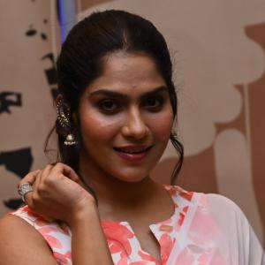 Actress Swasika Vijay Looks Graceful in White Floral Saree