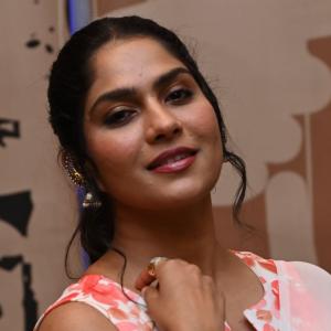 Actress Swasika Vijay Looks Graceful in White Floral Saree