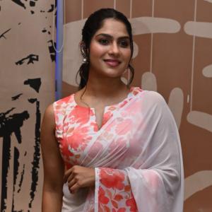 Actress Swasika Vijay Looks Graceful in White Floral Saree