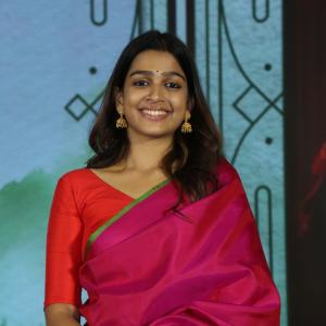 Actress Ananthika Ravindran Radiates Elegance in Traditional Saree Look