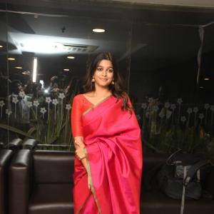 Actress Ananthika Ravindran Radiates Elegance in Traditional Saree Look