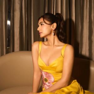 Actress Sonal Chauhan Looks Radiant in Stunning Yellow Gown – Latest Glamorous Photos