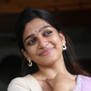 Actress Ananthika Looks Elegant  with Silver Jewelry - Traditional Indian Fashion