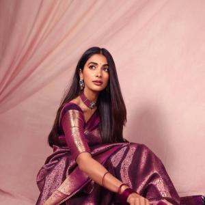 Stunning Pooja Hegde in Purple Saree – Traditional Elegance & Glamour