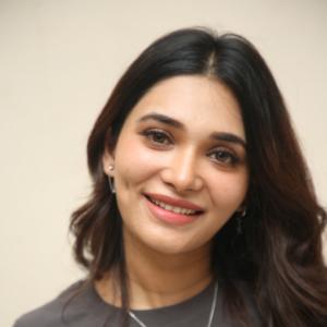 Actress Jennifer Emmanuel: Stylish Crop Top & Bold Statement Look