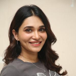 Actress Jennifer Emmanuel: Stylish Crop Top & Bold Statement Look