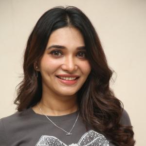 Actress Jennifer Emmanuel: Stylish Crop Top & Bold Statement Look