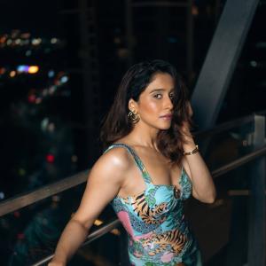 Regina Cassandra Stunning in Tropical Dress – Nighttime City Photos