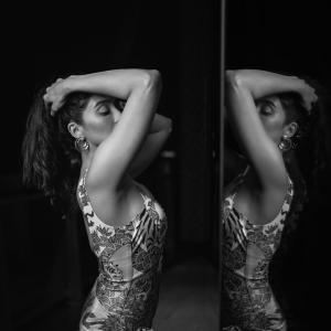 Regina Cassandra Stunning in Tropical Dress – Nighttime City Photos