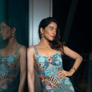 Regina Cassandra Stunning in Tropical Dress – Nighttime City Photos
