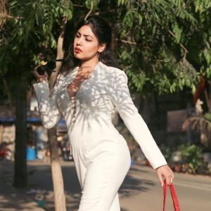Komal Jha’s Glamorous Photoshoots: Stunning Fashion Looks in Green, White, and Red