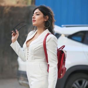 Komal Jha’s Glamorous Photoshoots: Stunning Fashion Looks in Green, White, and Red