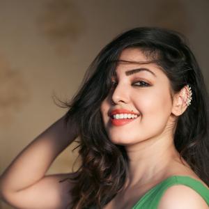 Komal Jha’s Glamorous Photoshoots: Stunning Fashion Looks in Green, White, and Red
