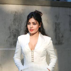 Komal Jha’s Glamorous Photoshoots: Stunning Fashion Looks in Green, White, and Red