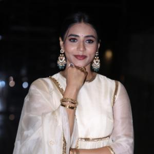 Saptami Gowda Stunning in Ethnic Outfit – Traditional Jewelry and Elegant Look