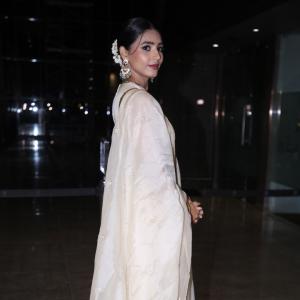 Saptami Gowda Stunning in Ethnic Outfit – Traditional Jewelry and Elegant Look