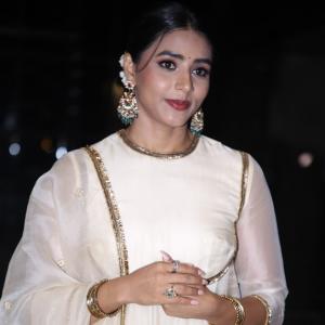Saptami Gowda Stunning in Ethnic Outfit – Traditional Jewelry and Elegant Look
