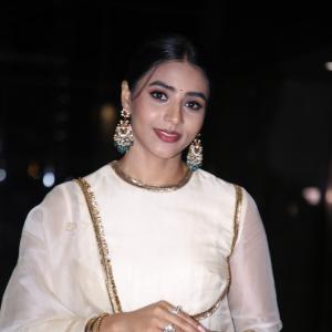 Saptami Gowda Stunning in Ethnic Outfit – Traditional Jewelry and Elegant Look