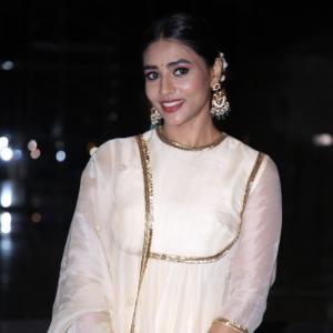 Saptami Gowda Stunning in Ethnic Outfit – Traditional Jewelry and Elegant Look