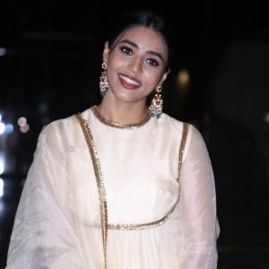 Saptami Gowda Stunning in Ethnic Outfit – Traditional Jewelry and Elegant Look