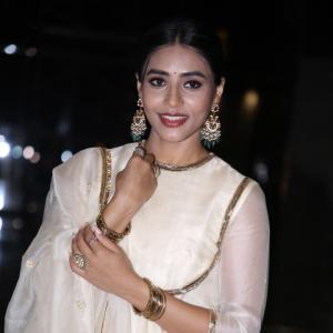 Saptami Gowda Stunning in Ethnic Outfit – Traditional Jewelry and Elegant Look