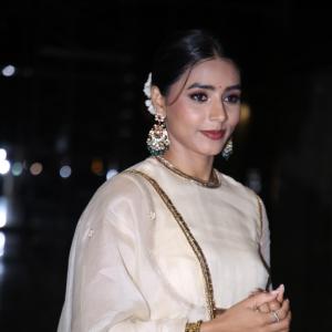 Saptami Gowda Stunning in Ethnic Outfit – Traditional Jewelry and Elegant Look