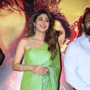 Shilpa Shetty Stuns in Green Saree at Movie Promotion Event