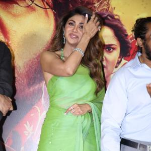 Shilpa Shetty Stuns in Green Saree at Movie Promotion Event