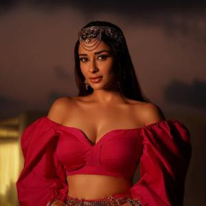 Nyraa Banerjee Radiates Royal Glamour in Bold Pink Outfit and Traditional Jewelry