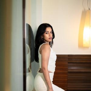 Mirnalini Ravi Exudes Elegance in Stunning White Lace Outfit