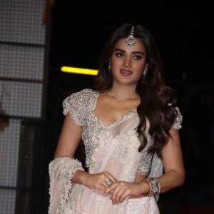 Nidhi Agerwal's Elegant Look in a Light Pink Lehenga Choli