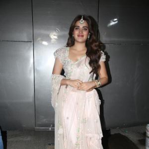 Nidhi Agerwal's Elegant Look in a Light Pink Lehenga Choli
