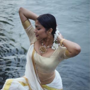 Payal Radhakrishna's Stunning Riverside Fashion: A White Saree and Gold Jewelry Combo