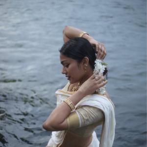 Payal Radhakrishna's Stunning Riverside Fashion: A White Saree and Gold Jewelry Combo