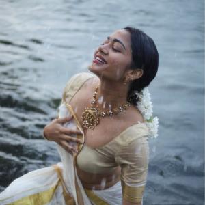 Payal Radhakrishna's Stunning Riverside Fashion: A White Saree and Gold Jewelry Combo