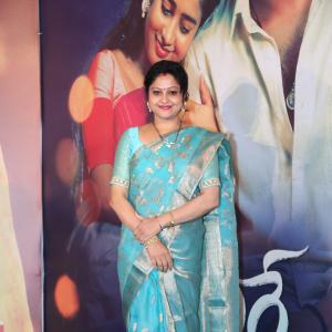 South Indian Actress Raasi Dazzles in Traditional Turquoise Saree Look