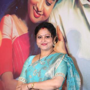 South Indian Actress Raasi Dazzles in Traditional Turquoise Saree Look