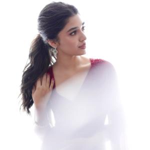 Kriti Shetty Radiates Elegance in Red Saree | Timeless Ethnic Look