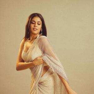 Faria Abdullah Stuns in Shimmery Saree Look: A Perfect Blend of Elegance and Style