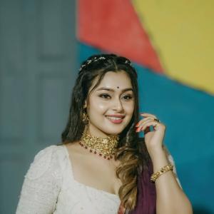 Mokksha Stuns in Traditional Saree Look with Elegant Jewelry