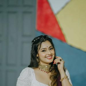 Mokksha Stuns in Traditional Saree Look with Elegant Jewelry