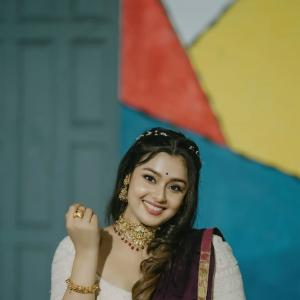 Mokksha Stuns in Traditional Saree Look with Elegant Jewelry