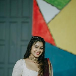 Mokksha Stuns in Traditional Saree Look with Elegant Jewelry