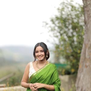 Elegant Green Saree Look of Actress Anika Surendran: A Traditional Charm