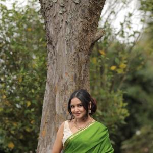 Elegant Green Saree Look of Actress Anika Surendran: A Traditional Charm
